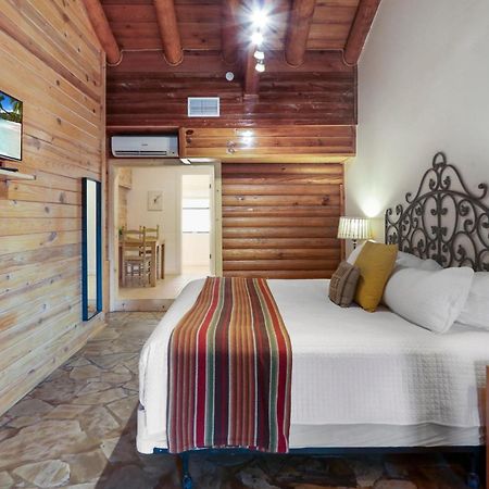 Wimberley Log Cabins Resort And Suites- Unit 3 Εξωτερικό φωτογραφία