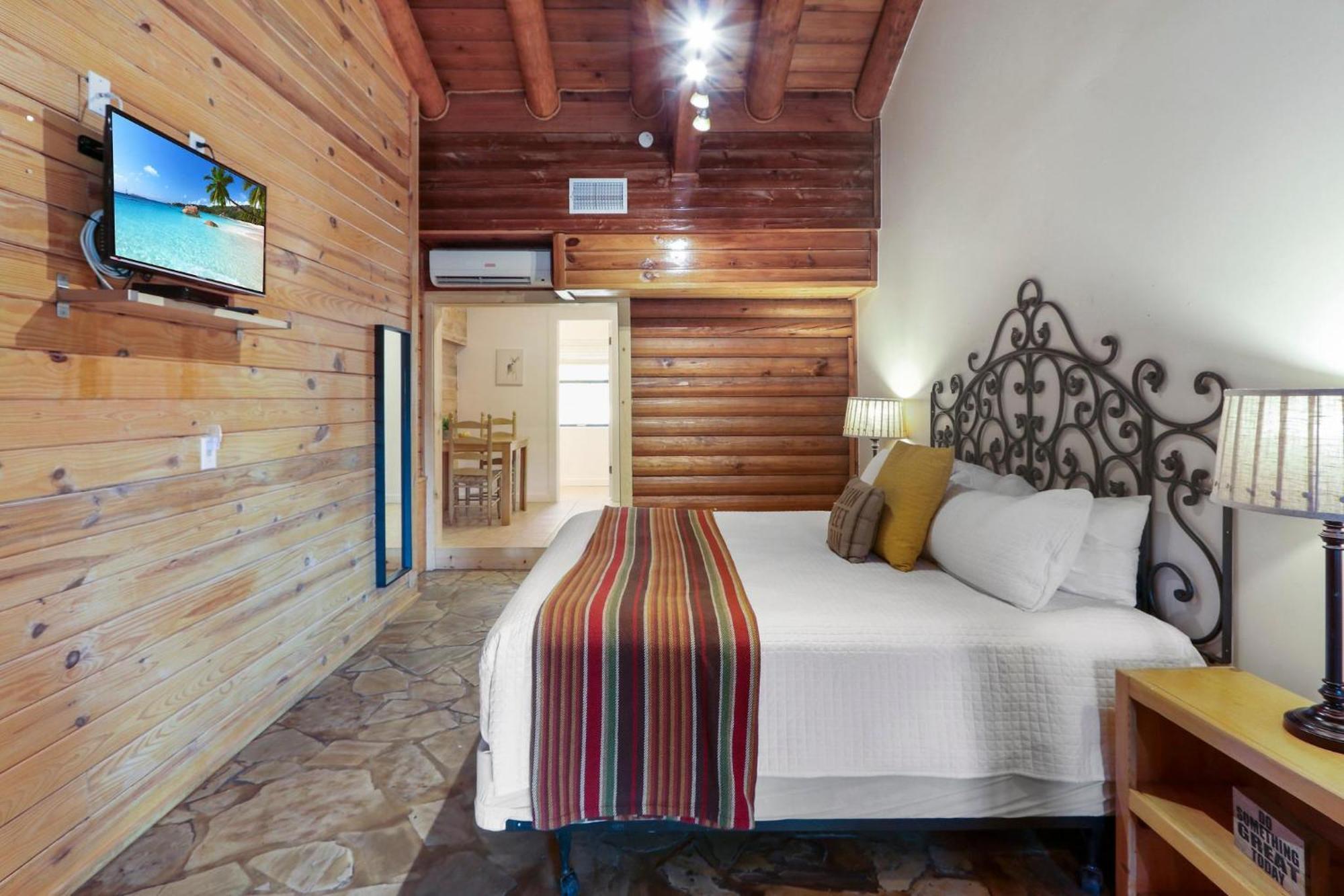 Wimberley Log Cabins Resort And Suites- Unit 3 Εξωτερικό φωτογραφία